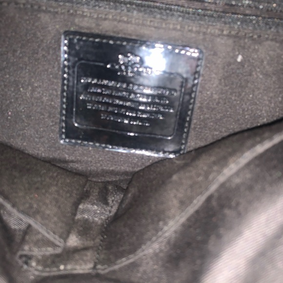 Vintage Coach Black and Tan Signature Shoulder Bag preowned - Picture 2 of 5